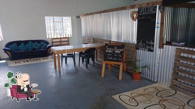 Installez-vous à l'une des tables de Munchies