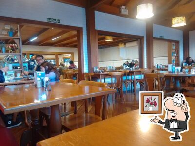 Veja imagens do interior do Café Tainhas