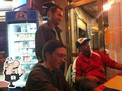 Dai un'occhiata agli interni di Bar Centrale