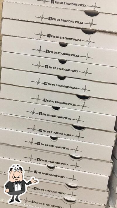 Siediti a un tavolo di FM 90 Stazione Pizza Roma