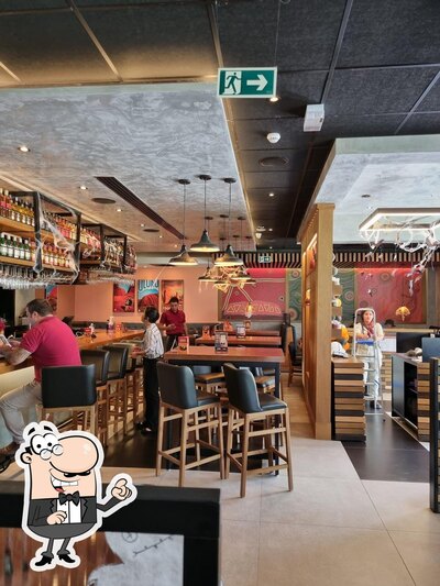 O interior do Restaurante Outback Steakhouse