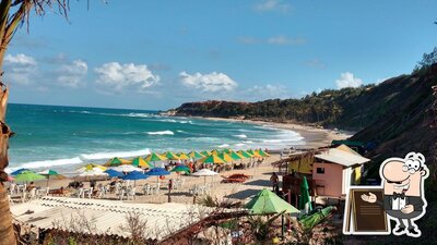 a área exterior é uma característica importante do 4:20 Beach Bar