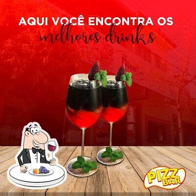 Peça uma taça de vinho no Pizz Bar