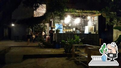 Desfrute da vista da área externa do Evoe Cafe Com Livros