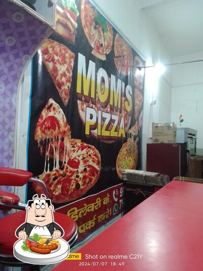 Meals at Mom's Pizza