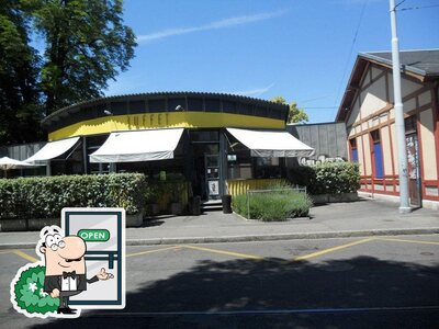 Puoi goderti l'aria fresca da seduto all'esterno di Boulangerie Gare des Eaux- Vives