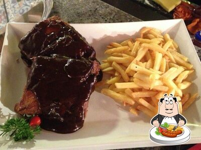Platos en Santíssimo Bar