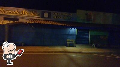 Você pode espairecer no exterior bar do decio