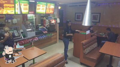 Veja imagens do interior do Subway