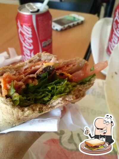 Experimente um dos sanduíches disponíveis no Subway
