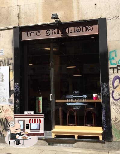 Goditi la vista dall'area esterna di The Grill