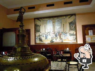 Dai un'occhiata agli interni di Caffè Carlo Alberto