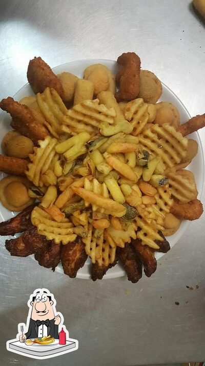 Frankie Chicken e Pizza serve patatine fritte