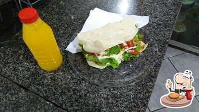 Experimente um dos hambúrgueres oferecidos no Pizzaria canto do vale