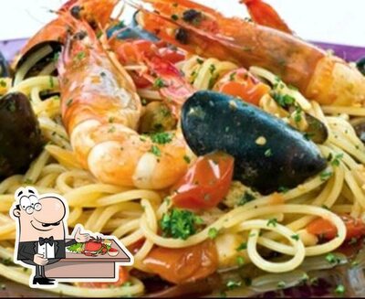 Prenditi tra i molti piatti di mare disponibili al pub & bar BAR 2000 via S.Pietro 34 Valleggia Sv