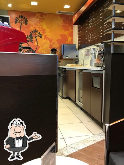 O interior do McCafé