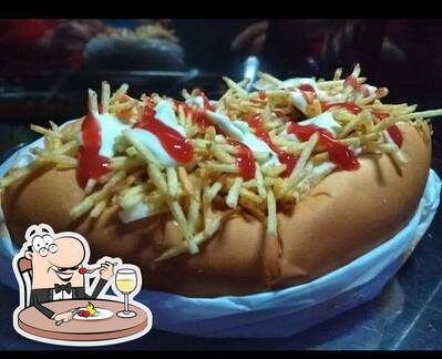 Comida em Hot dog do joãozinho