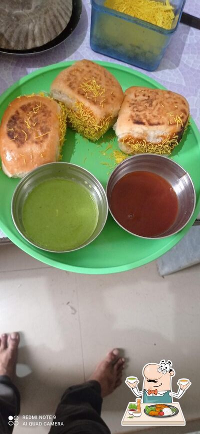 Food at Krishna Nashta center