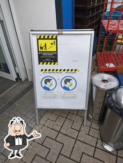 Installez-vous à l'une des tables de Axels Kiosk