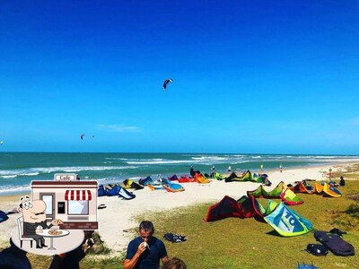 Descubra o exterior do KITE BAR