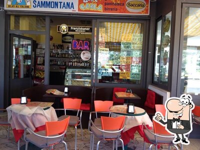 Siediti a un tavolo di Bar Carla