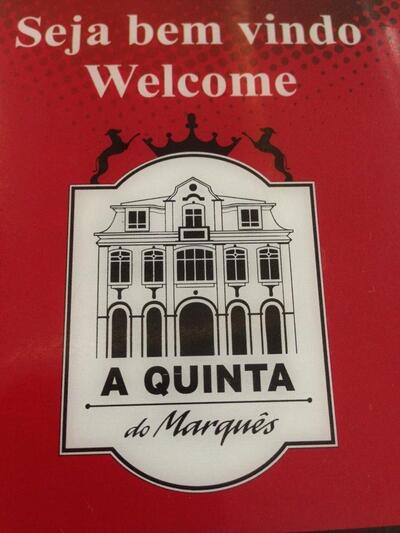 A publicidade apresenta informações sobre o A Quinta do Marquês
