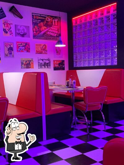 Siediti a un tavolo di American Graffiti