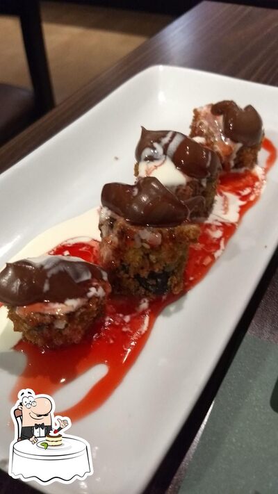 Ken Taki serve uma variedade de pratos doces