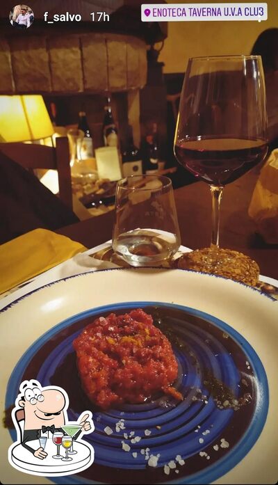 Prenditi liquori e drink o cocktail alcolici