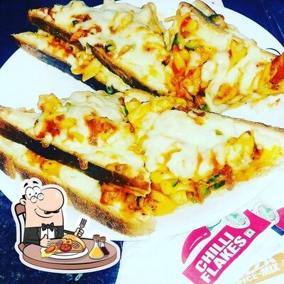 Get pizza at Café Thikana rewa