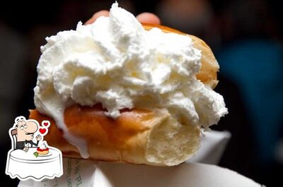 Non scordarti di provare un dessert al pub & bar Parad ICE