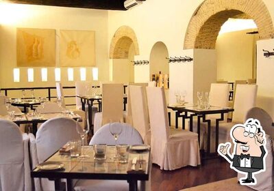 Siediti a un tavolo di Ristorante Ferrara