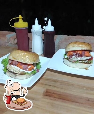 Delicie-se com um hambúrguer no acaiteria_garagem.40