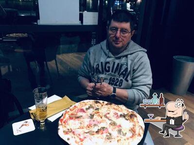 Siediti a un tavolo di Classico 18