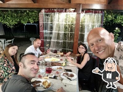Siediti a un tavolo di Laghetto da Dondi