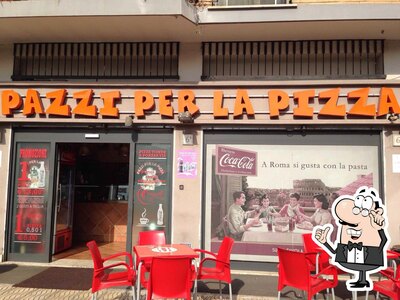 Dai un'occhiata agli interni di Pazzi per la Pizza