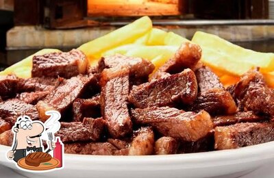 Pizzaria duas estrelas serve refeições de carne