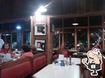 O interior do Skillo Lanches