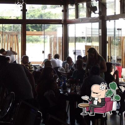 O interior do Bendito Steakhouse