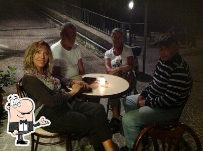 Dai un'occhiata agli interni di Cafè della Piazza