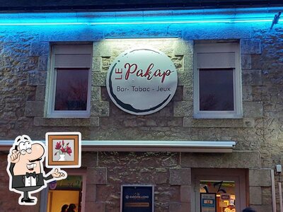 Installez-vous à l'une des tables de Le Pakap