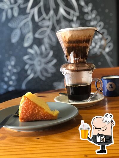 Desfrute de uma bebida no Torra Café