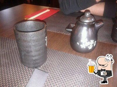 Goditi qualcosa da bere al ristorante Sakura