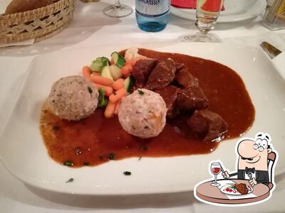 Ordina i un pasto a base di carne al ristorante Forst Beer Restaurant - Merano