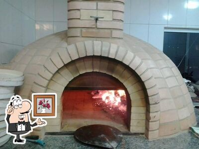 Sente em uma das mesas no Pizzaria Avenida