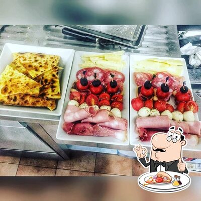 A Caffè del Corso, puoi prenderti una bella pizza