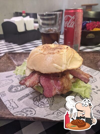 Pratos de carne são oferecidos no Donatello Food House