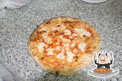 Prenditi una pizza alla pizzeria La Salentina Ruffano