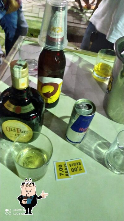 Desfrute de um drinque no boteco do grillo