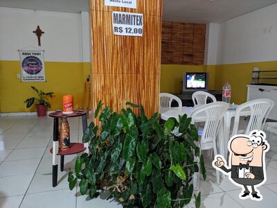Sente em uma das mesas no Buteco Bar e Restaurante